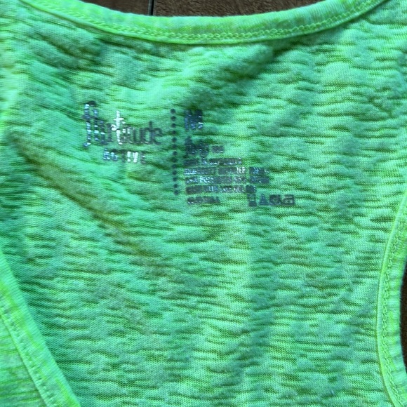 🔥Women’s Medium Tank Top Bundle🔥 - Picture 6 of 12